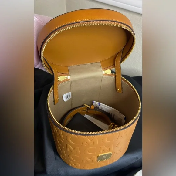 MCM-Bucket Bag - Picture 8 of 17